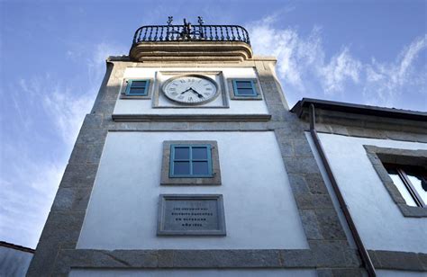 La Emblem Tica Torre Del Reloj De Baiona Alberga La Campana M S Antigua