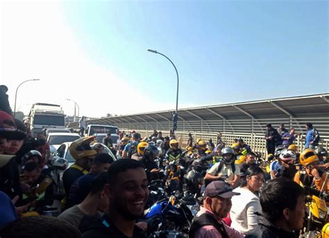 Mototaxistas Brasile Os Cerraron El Puente De La Amistad Por Minutos