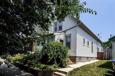 2564 North Newhall Street Milwaukee Wi 53211 Zillow