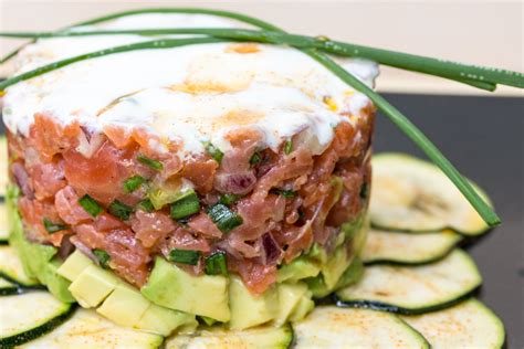 Blogparade Leichte Sommerküche mit Lachs Lachstatar auf Zucchini