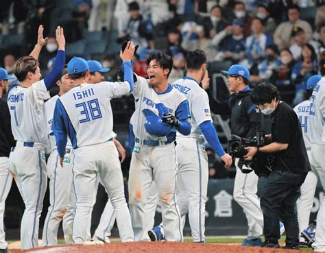 【日本ハム】清宮幸太郎が自身初のサヨナラ打 満員のスタンドへ今季初勝利を届ける：中日スポーツ・東京中日スポーツ