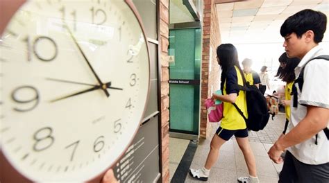 Cartoon Student Arriving To Class On Time Pictures Inspirational Pictures