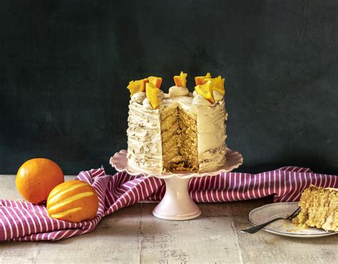 Bolo de Laranja Buttercream de Café Tá na mesa