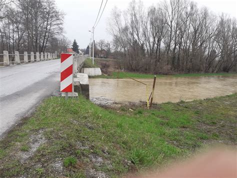 Foto Novi Problemi S Vodom Vatrogasci Ispumpavali U Reki Potoci