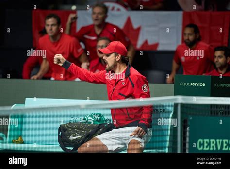 Frank Dancevic Capitaine Du Canada Vu Pendant La Coupe Davis Par