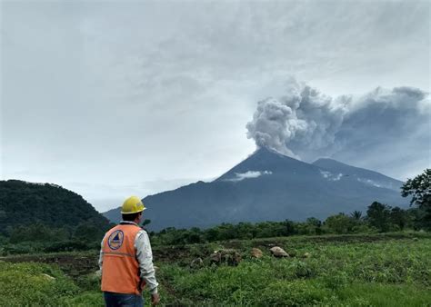 Erupci N De Volc N De Fuego Deja Muertos Una Veintena De Heridos Y