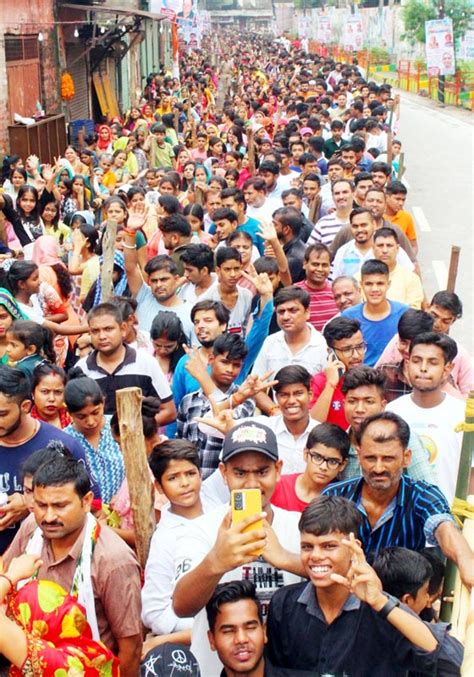 श्रावण मास के पहले सोमवार मंदिरों में उमड़ी शिव भक्तों की भीड़ हर हर