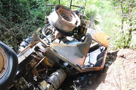 Fait Divers Anost Le Tracteur Se Retourne Et Prend Feu