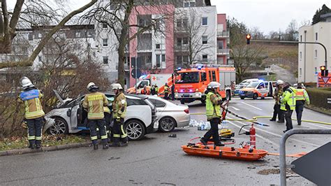 Details Zu Unfall Und Feuerwehreinsatz In Der Rheinstra E Drei