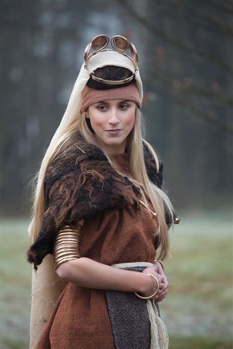 Bronze Age Clothing Women