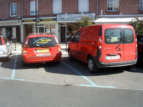 Volvo break et Renault Kangoo rouges gueguette80 Définitivement