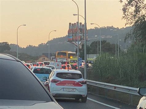 Una Colisi N Entre Tres Veh Culos Provoca Retenciones De M S De Cinco