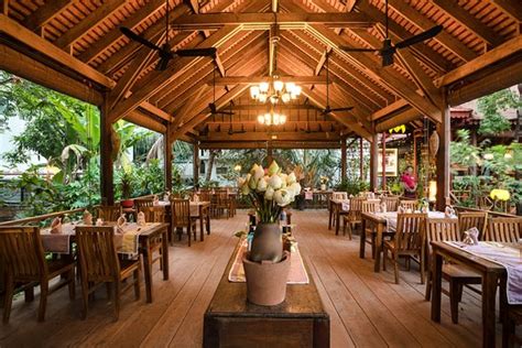 Khmer Dining In Airy Roofed Oudoor Verandah Review Of Changkran Khmer