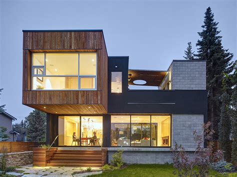 Expansive Canadian Home With Two Story Courtyard Adapts To Riverfront