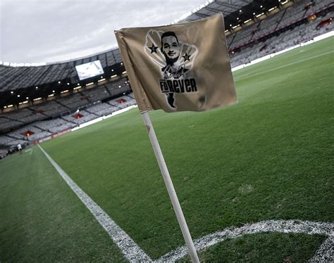 Ídolo do Atlético MG Réver é homenageado no Mineirão antes de jogo