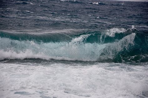 Ondas Quebrando Na Praia Da Grande Praia Costa De Fundo Foto De Stock