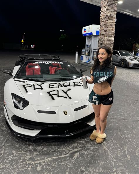 Изображение помечено Brunette Jameliz Benitez Smith American Car