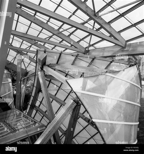 Louis Vuitton Foundation, Paris, France Stock Photo - Alamy