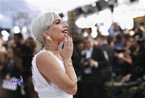 ليدي جاجا تصل الـ Sag Awards 2019 وتظهر بإطلالة ملكية صور