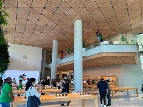 First Look At Apple Bkc In Mumbai Indias First Apple Store