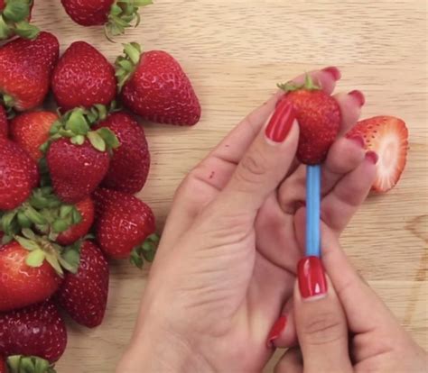 Une astuce simple et peu coûteuse pour produire les fraises les plus