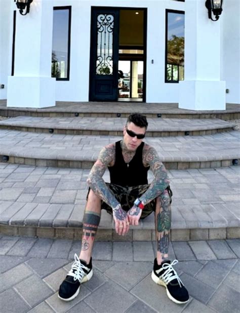 Fedez Si Gode La Vita Da Single In California Tra Festival Incontri