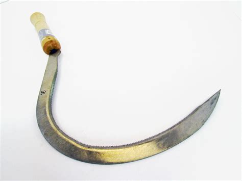 16 Inch Sickle With Wood Handle For Grass And Weed Cutting Gd282