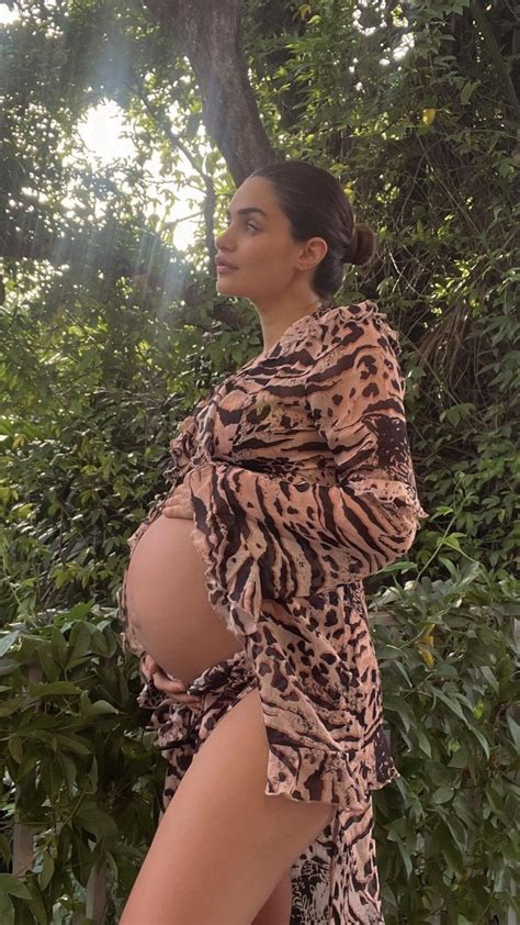 Arjun Rampal S Girlfriend Gabriella Demetriades Flaunts Baby Bump See