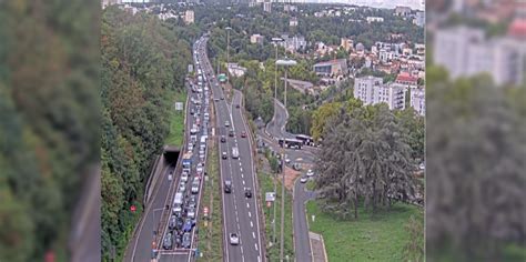 M Tropole De Lyon Ferm Pour Un Poids Lourd Hors Gabarit Le Tunnel