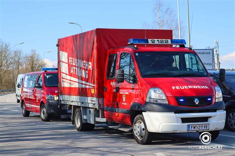 Kreuzungskollision In Attnang Feuerwehr F Hrt Aufr Umarbeiten Durch