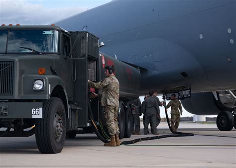Th AMW Airmen Conduct First Hot Pit Refueling Joint Base McGuire Dix Lakehurst News