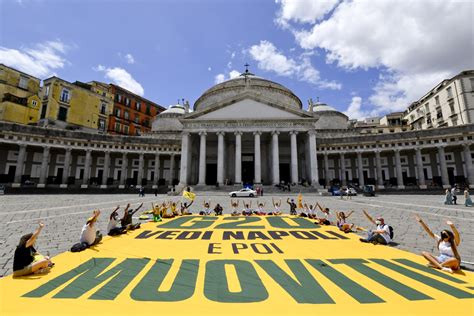 G Flash Mob Legambiente Vedi Napoli E Poi Muoviti Primopiano