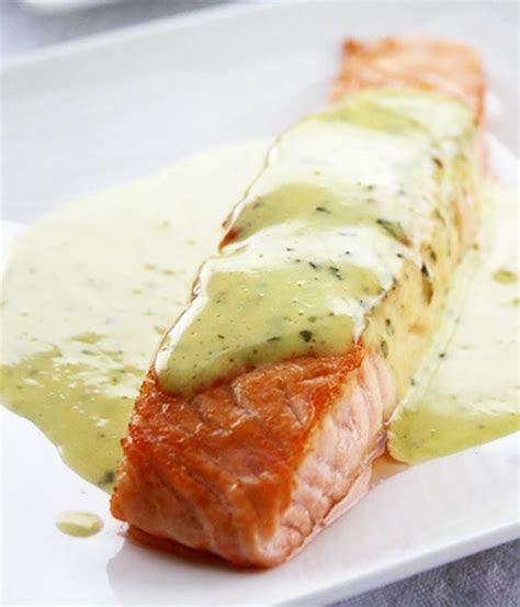 Grilled Salmon Recipe With Mint And Basil Sauce — Eatwell101