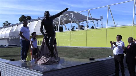 UTRERAWeb Les Ofrece El Video Del Acto De Descubrimiento De La Estatua