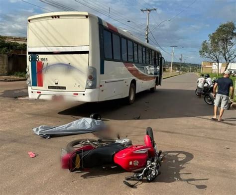 Motociclista Morre Ap S Invadir Preferencial E Colidir Nibus Em