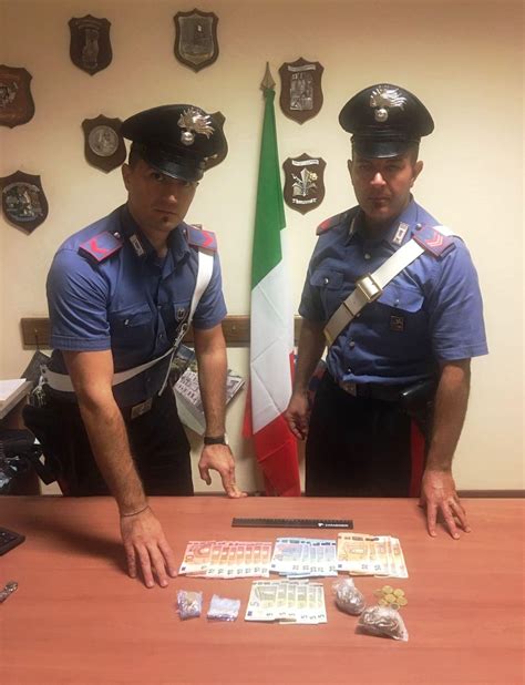 Casalmaiocco Beccato Con La Droga Resiste Ai Carabinieri Arrestato Enne