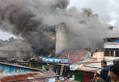 Kebakaran Besar Hanguskan Bangunan Megah 4 Lantai Di Pasar Raya Padang