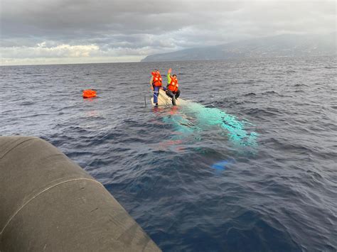 Autoridade Mar Tima Nacional Resgata Dois Pescadores De Embarca O Que