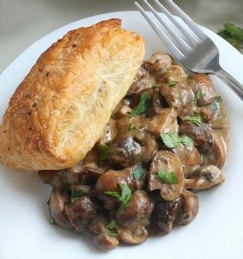 Mushroom and Chestnut Pie Recipe - Yummi Recipes