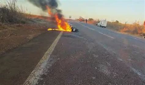 Casal Em Moto Morre Ao Colidir De Frente Carreta Na Mt Entre