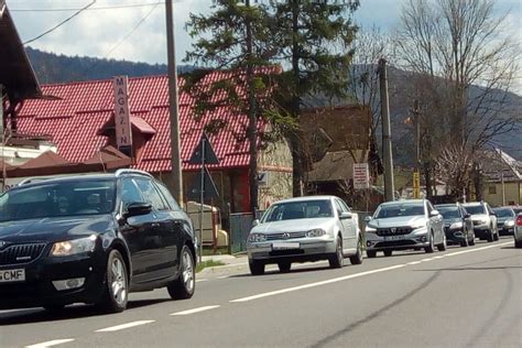 Trafic îngreunat pe Valea Prahovei Se circulă bară la bară pe sensul