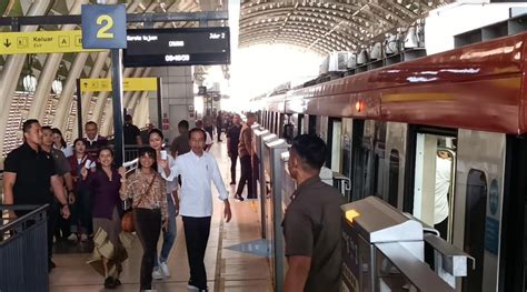 Gaya Presiden Jokowi Jajal Lrt Jabodebek Bareng Para Artis Okezone