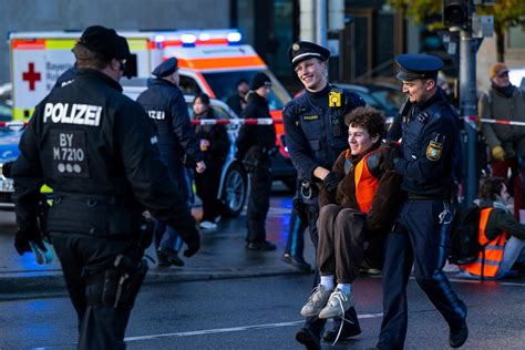 München Polizei nimmt Klima Kleber nach Protest Aktion fest Bayern