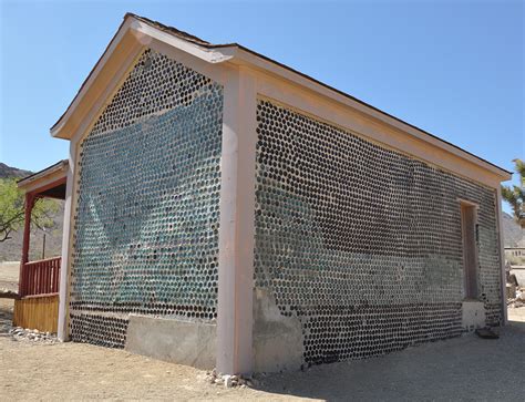 Tom Kellys Bottle House