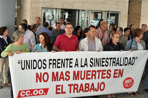 Ccoo Y Ugt Se Concentran Tras La Muerte De Un Trabajador En Socu Llamos