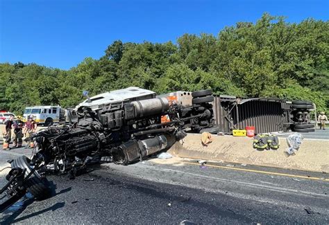 Eastcountytimescom Overturned Tractor Trailer Shuts Down 95