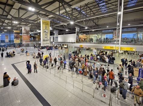 Flughafen Weeze Begr Te Passagiere In Der Ferienzeit Airport