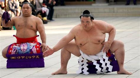 Sumo wrestling grand champion pulls out after fourth successive loss