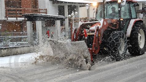 Piano neve attivo a Forlì 50 lame e tre mezzi spargisale per la