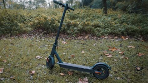 Xiaomi Mi M365 Electric Scooter Review - How Good Is It?